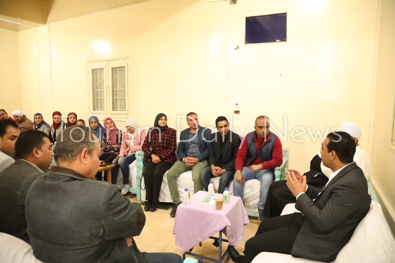 نائب محافظ قنا يزور مركز دندرة لتشجيع السياحة الثقافية