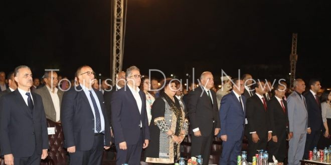 وزيرا الثقافة والسياحة والآثار ومحافظ قنا يفتتحون مهرجان دندرة للموسيقى