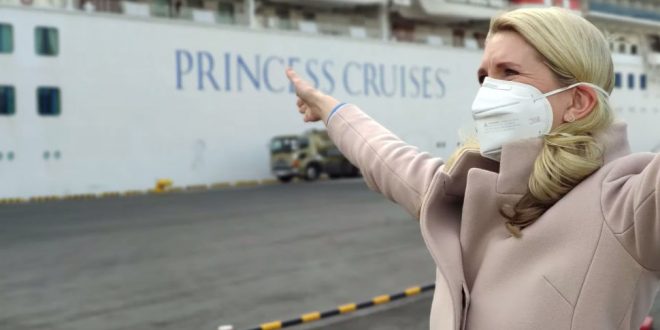 السفينة السياحية