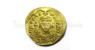 ضبط 5 عملات ذهبية أثرية مع أحد الركاب الوافدين بمطار القاهرة