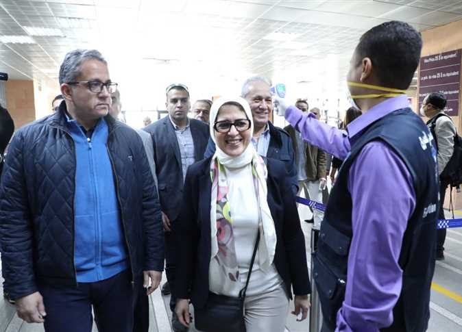 3 وزراء مع السياح فى الأقصر .. الحركة تسير بشكل طبيعى ولا قيود على السفر