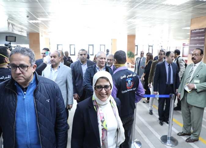 3 وزراء مع السياح فى الأقصر .. الحركة تسير بشكل طبيعى ولا قيود على السفر