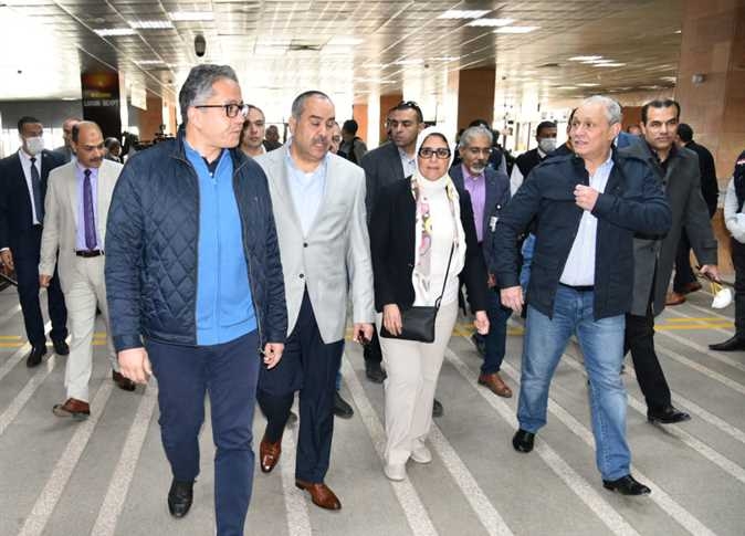 3 وزراء مع السياح فى الأقصر .. الحركة تسير بشكل طبيعى ولا قيود على السفر