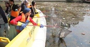 فؤاد مع مرسى تقودان حملة لتنظيف نهر النيل بمناسبة اليوم العالمي للمرأة .. صور