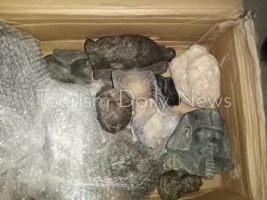 جمارك الدخيلة تضبط تهريب 9 تماثيل وقطع أثرية مُصدرة الي انجلترا 