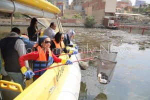 صور..فؤاد تقود حملة لتنظيف نهر النيل مع مرسى بمناسبة اليوم العالمي للمرأة