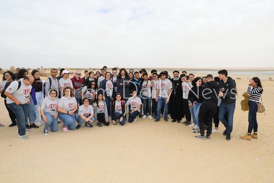 مكرم تشارك أبناء المصريين بالخارج جولة سياحية بمحمية وادى الريان