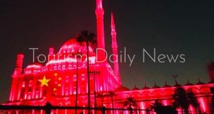 مصر تضئ معالمها السياحية بعلم الصين تضامنًا مع بكين فى مواجهة فيروس كورونا