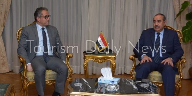 العنانى ومنار يؤكدان عدم غلق المجال الجوي المصرى خلال مدة تعليق الطيران