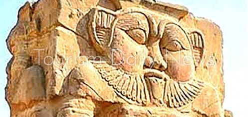 آثار قنا تنفي نقل تمثال الآله بيس من معبد دندرة لمتحف الغردقة