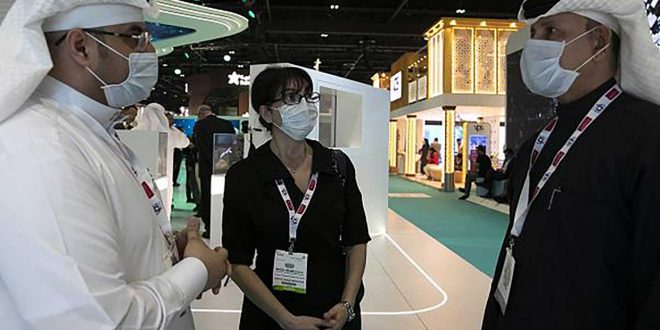 الإمارات تعلق إصدار جميع أنواع تصاريح العمل بسبب فيروس كورونا