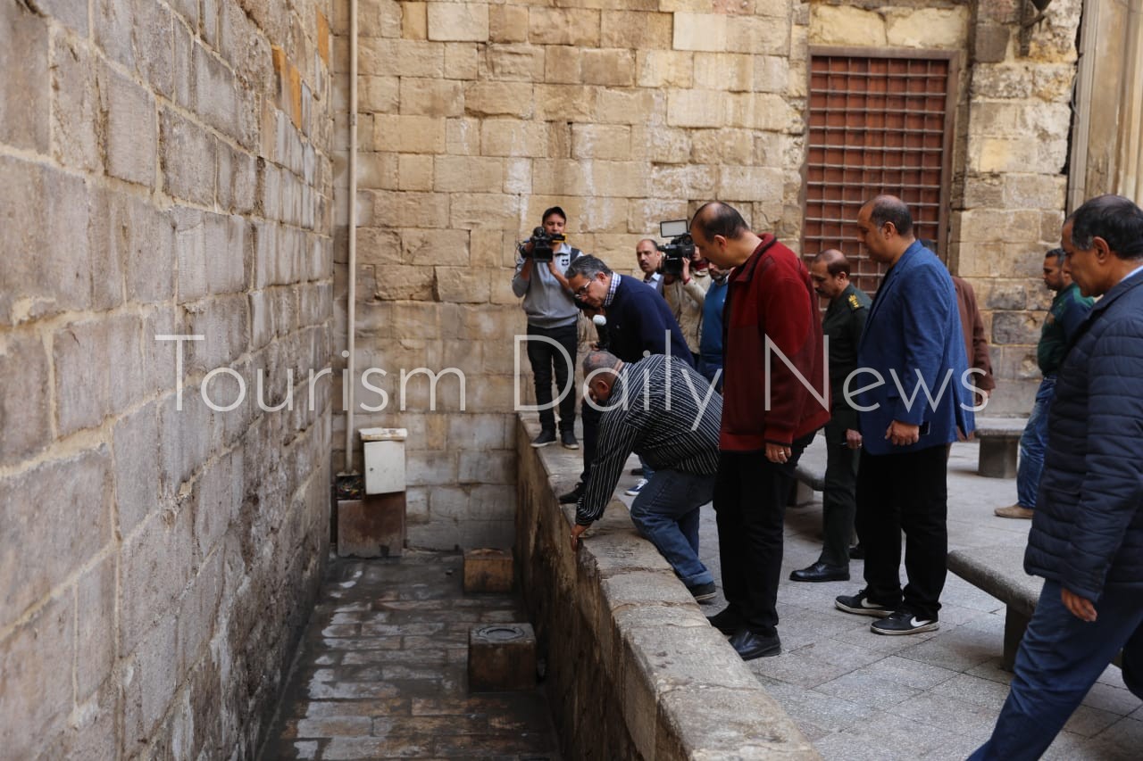 العنانى يتفقد مواقع القاهرة الأثرية بعد كسح مياه الأمطار