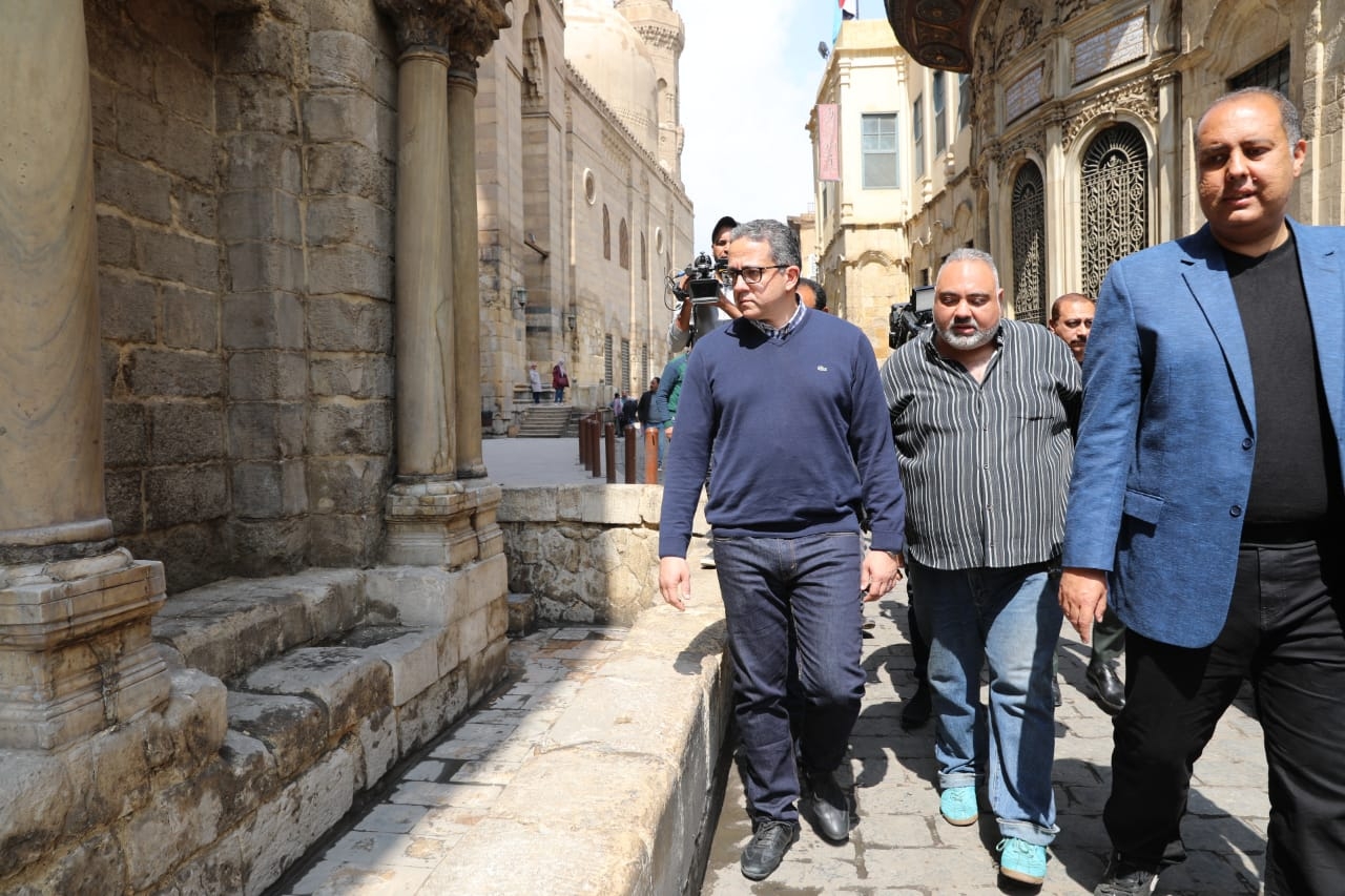 العنانى يتفقد مواقع القاهرة الأثرية بعد كسح مياه الأمطار