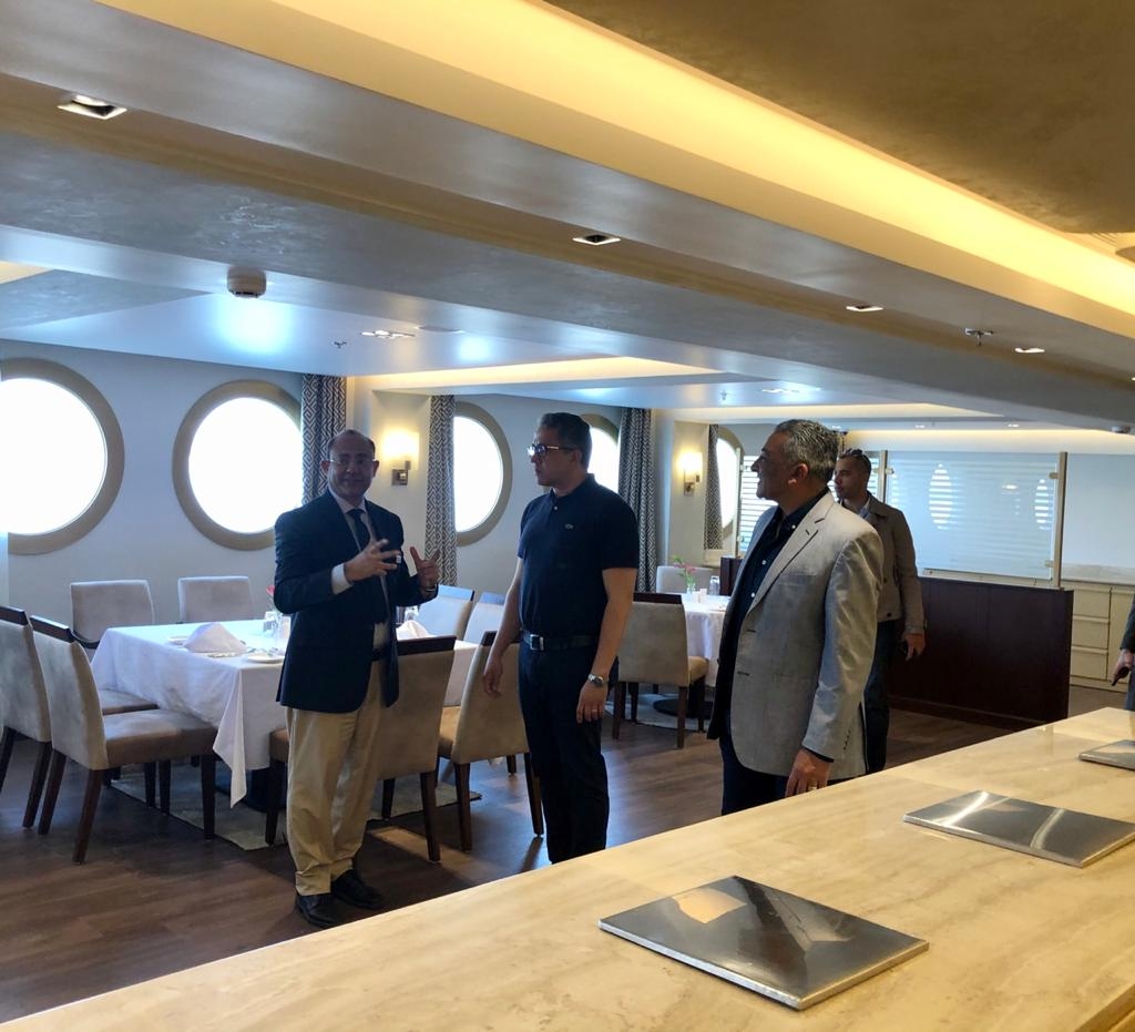 العنانى يطالب العاملين بالفنادق الإبلاغ عن أى حالة اشتباه بكورونا