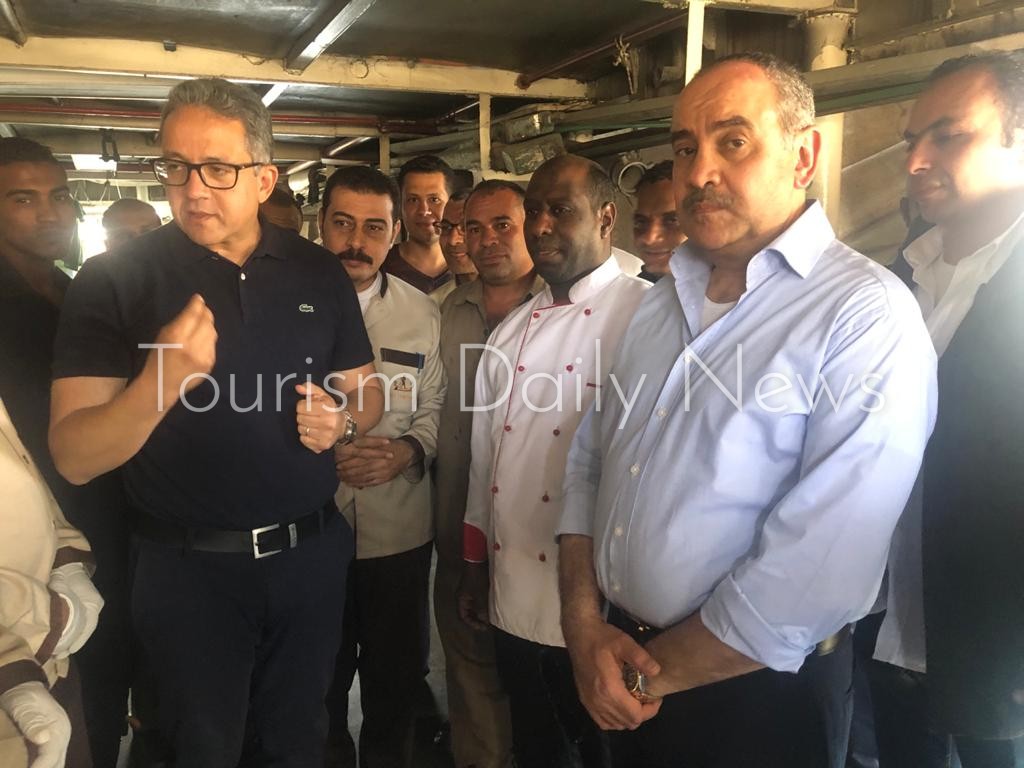 العنانى يطالب العاملين بالفنادق الإبلاغ عن أى حالة اشتباه بكورونا