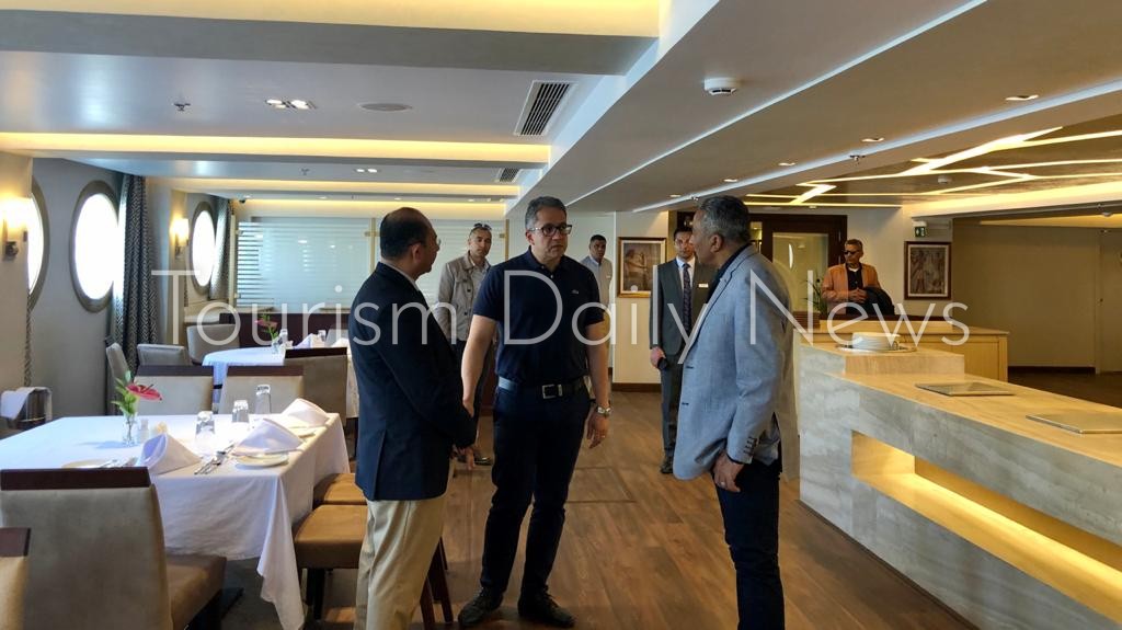 العنانى يطالب العاملين بالفنادق الإبلاغ عن أى حالة اشتباه بكورونا