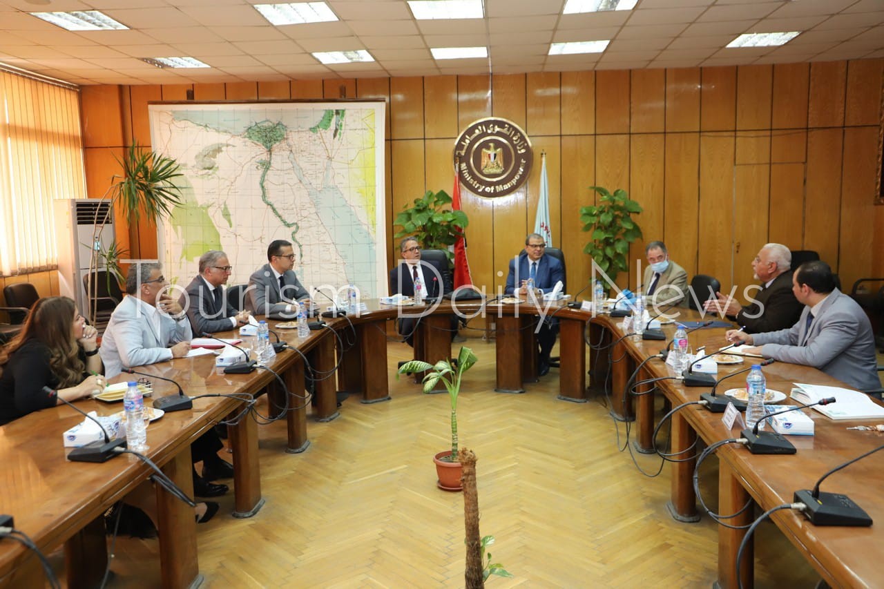  العناني وسعفان يبحثان دعم العاملين بالسياحة والمنشآت المتضررة من كورونا