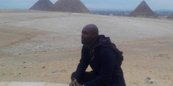 الممثل الفرنسي جيمي جان لويس يزور منطقتي آثار الهرم و سقارة