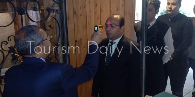 المنشآت السياحية تستعين بأجهزة أشعة فوق الحمراء لمواجهة كورونا