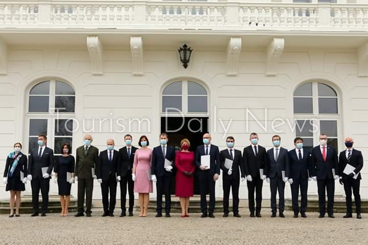 حكومة سلوفاكيا تؤدي اليمين بطريقة مبتكرة للوقاية من كورونا