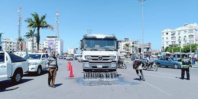 رش شوارع الغردقة بمواد مطهره لمواجهة الفيروسات