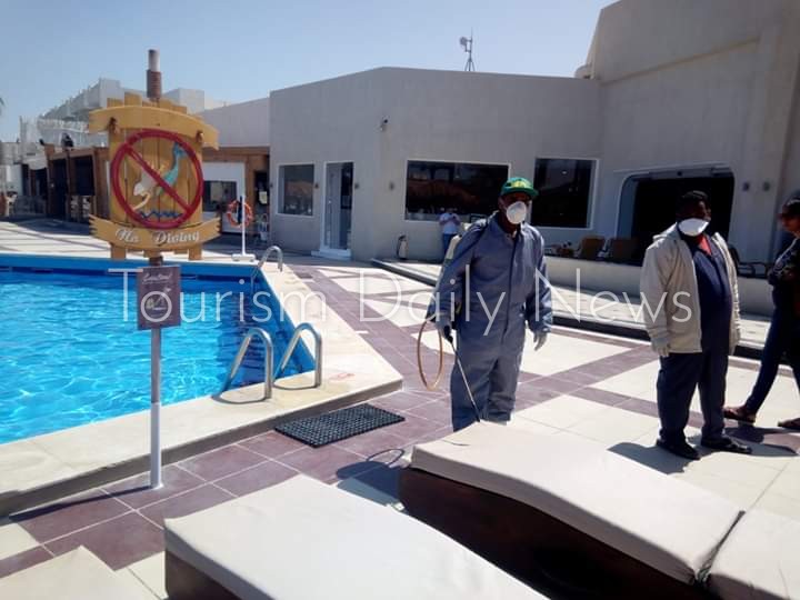 رش شوارع الغردقة بمواد مطهره لمواجهة الفيروسات