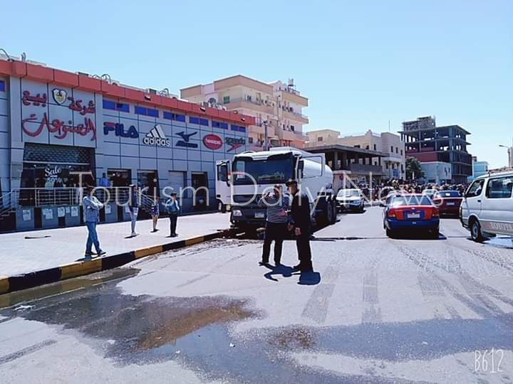 رش شوارع الغردقة بمواد مطهره لمواجهة الفيروسات