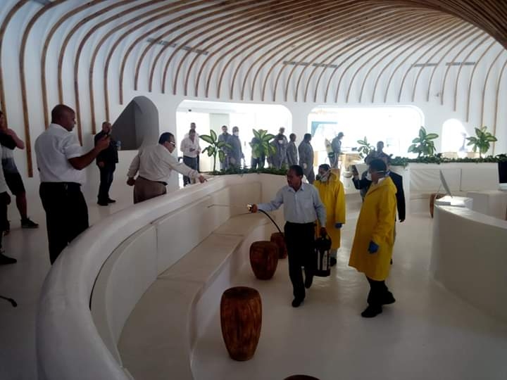 رش شوارع الغردقة بمواد مطهره لمواجهة الفيروسات