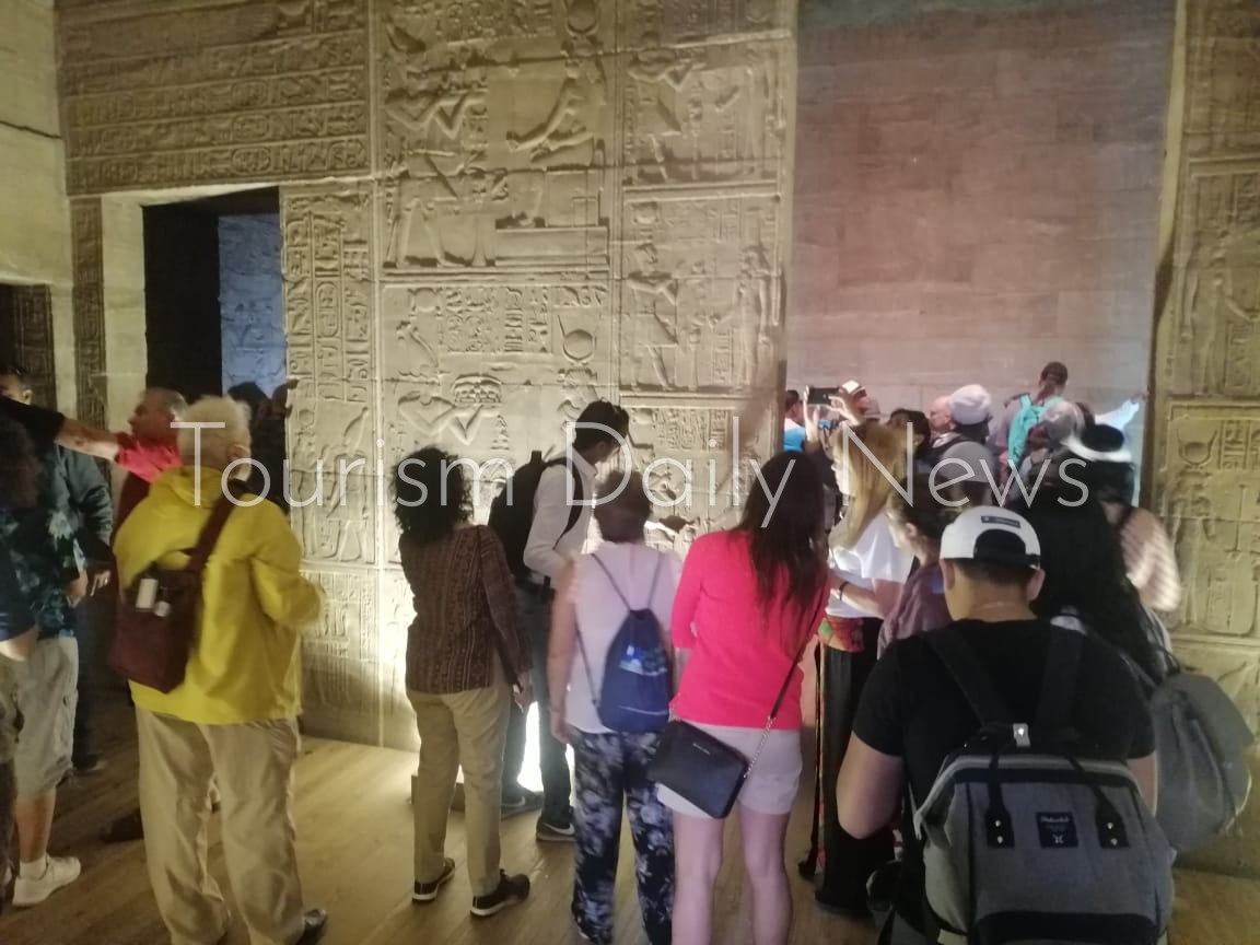 رغم سوء الأحوال الجوية .. السياح يتوافدون على المواقع الأثرية