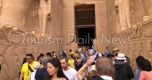 رغم سوء الأحوال الجوية .. السياح يتوافدون على المواقع الأثرية