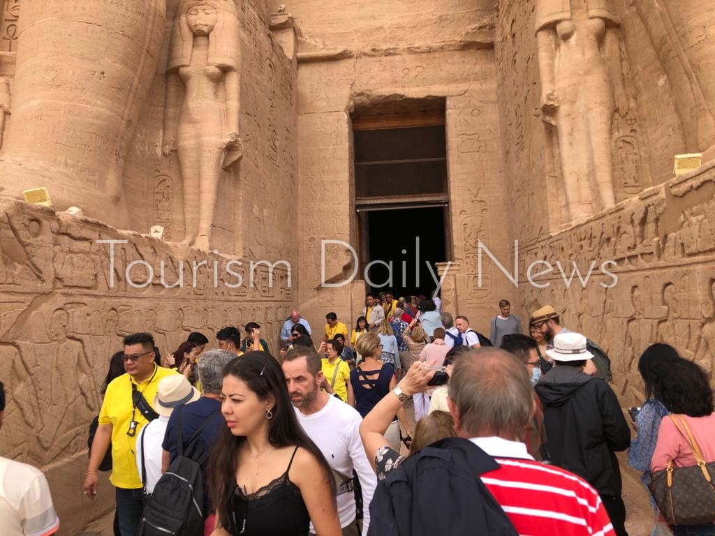 رغم سوء الأحوال الجوية .. السياح يتوافدون على المواقع الأثرية