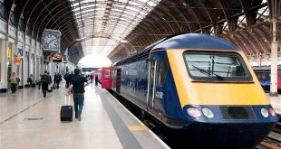 الحكومة البريطانية تتولي إدارة شبكة سكك الحديد لضمان استمرار عمل الخدمات