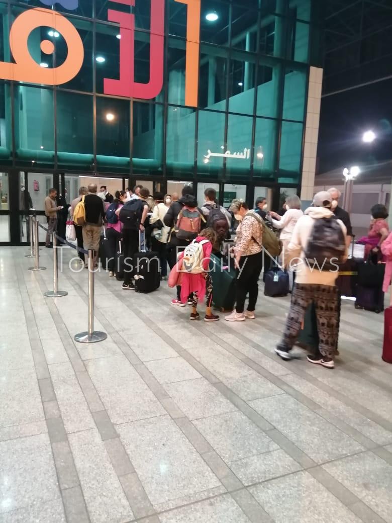 سياح الباخرة المويوءة الفرنسيين والأمريكان غادروا البلاد بعد تعافيهم