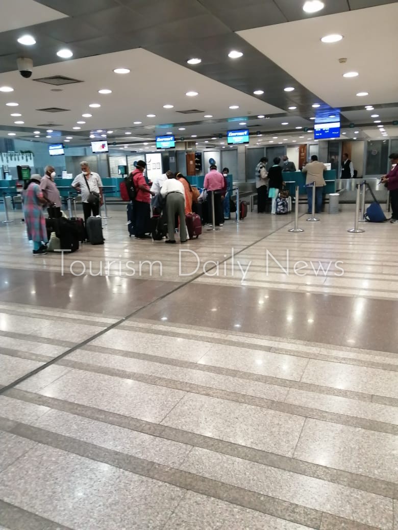 سياح الباخرة المويوءة الفرنسيين والأمريكان غادروا البلاد بعد تعافيهم