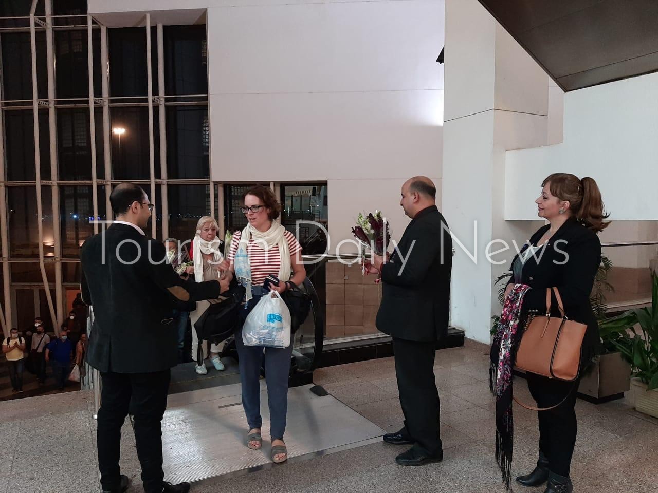 سياح الباخرة المويوءة الفرنسيين والأمريكان غادروا البلاد بعد تعافيهم