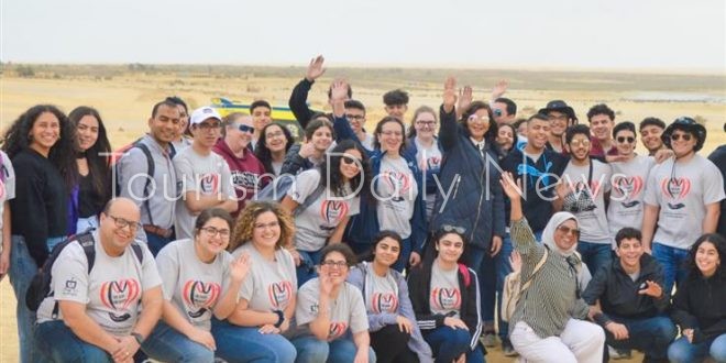 مكرم تشارك أبناء المصريين بالخارج جولة سياحية بمحمية وادى الريان