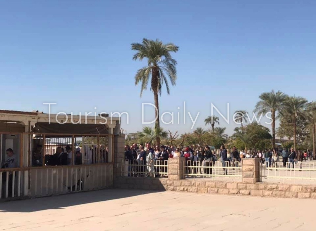 مناطق الأقصر الآثرية تتحدى كورونا .. وزحام بالكرنك ووادى الملوك