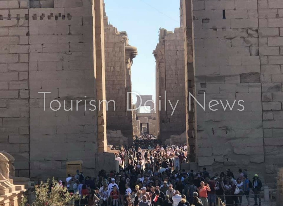 مناطق الأقصر الآثرية تتحدى كورونا .. وزحام بالكرنك ووادى الملوك