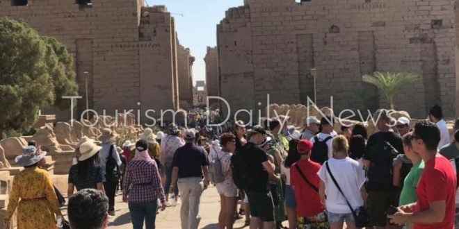 مناطق الأقصر الآثرية تتحدى كورونا .. وزحام بالكرنك ووادى الملوك