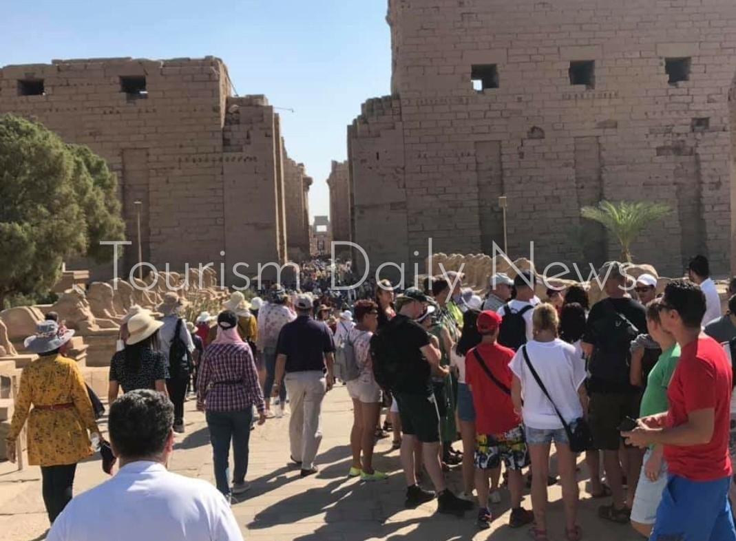 مناطق الأقصر الآثرية تتحدى كورونا .. وزحام بالكرنك ووادى الملوك