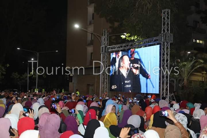 هشام عباس يعيد دفء التسعينات فى مهرجان دندرة للموسيقي والغناء