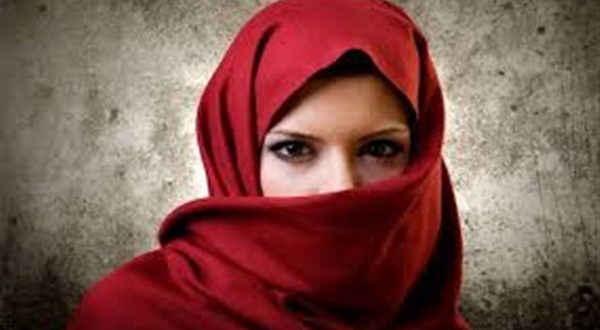 هوس المرأة بالجمال الجسدى ينسيها الروح .. عادات تظهر حواء أكبر من سنها