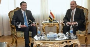 وزير الطيران يستقبل رئيس الهيئة العامة للإستثمار والمناطق الحرة