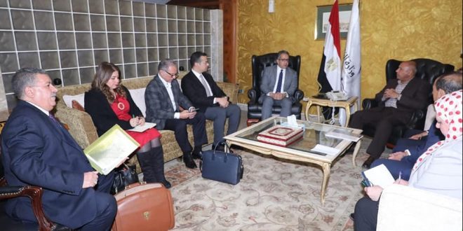 عودة قطارات النوم السياحية بين الأقصر والغردقة محور اجتماع العنانى والوزير