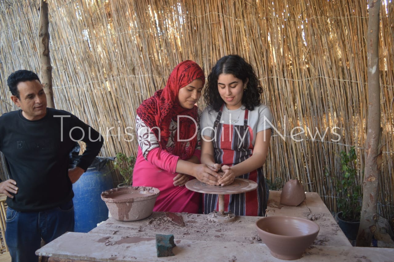 وزيرة الهجرة تصطحب وفد كندي لزيارة كنيسة القديس قسطنطين والقديسة هيلانة