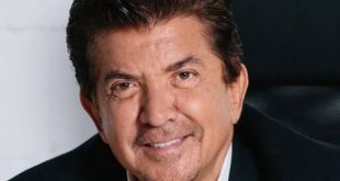 وليد توفيق يرفض المصافحة بسبب فيروس كورونا