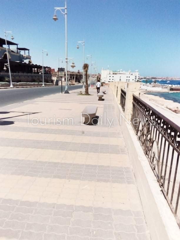 6 صور ترسم صورة حزينة لشواطئ الغردقة وهى خالية
