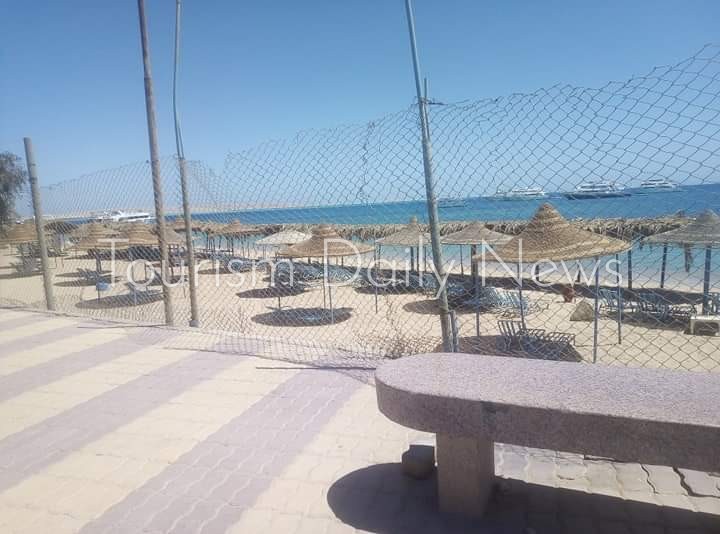 6 صور ترسم صورة حزينة لشواطئ الغردقة وهى خالية