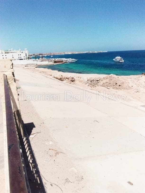 6 صور ترسم صورة حزينة لشواطئ الغردقة وهى خالية