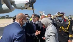 بالصور..وزيرة الصحة ووفد عسكري يصل الي إيطاليا وتقدم مساعدات طبية